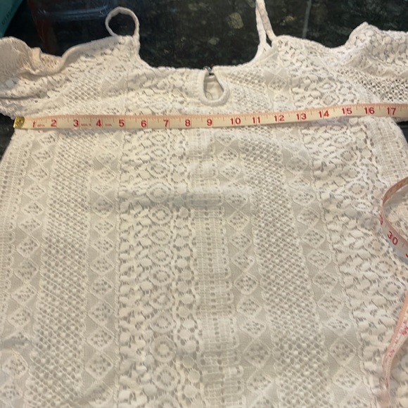 White cold shoulder top - Picture 8 of 10